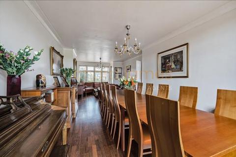 163 Chanctonbury Way, London, N12 7AE