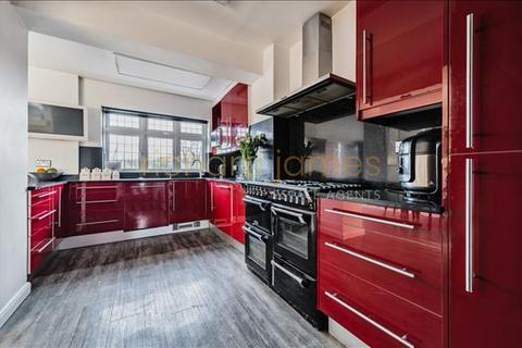 163 Chanctonbury Way, London, N12 7AE