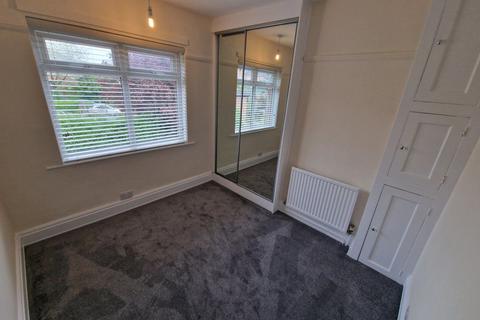 3 bedroom terraced house to rent, Grove Road, Halton, Leeds, LS15