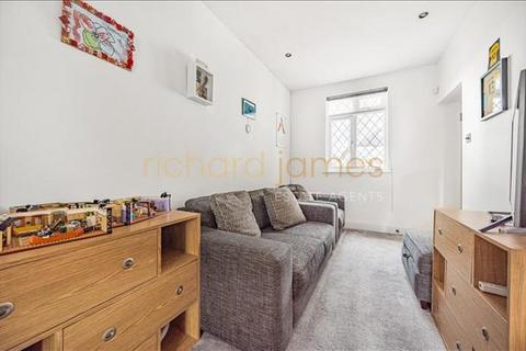 9 Westfield Road, London, NW7 3BJ