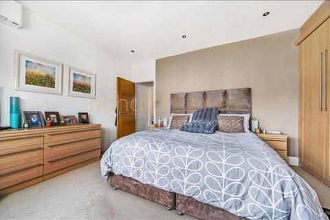 9 Westfield Road, London, NW7 3BJ