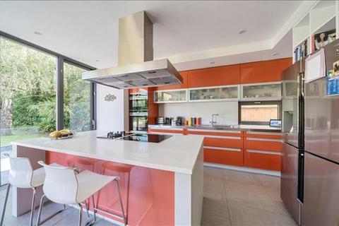 35 Newcombe Park, London, NW7 3QN