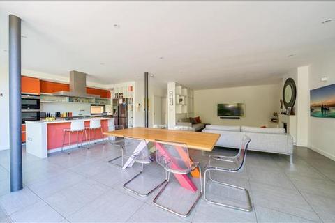35 Newcombe Park, London, NW7 3QN