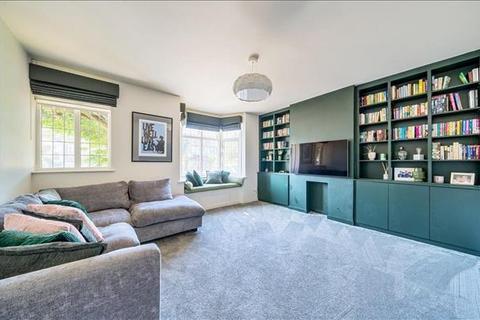 35 Newcombe Park, London, NW7 3QN
