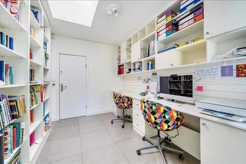 35 Newcombe Park, London, NW7 3QN