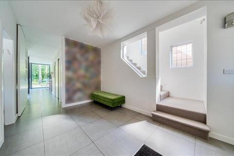 35 Newcombe Park, London, NW7 3QN