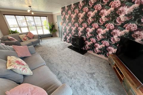 9 Alexander Drive, Wirral, CH61 6XT