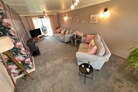 9 Alexander Drive, Wirral, CH61 6XT