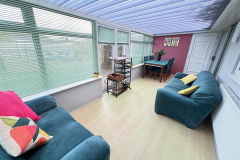 9 Alexander Drive, Wirral, CH61 6XT
