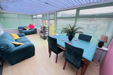 9 Alexander Drive, Wirral, CH61 6XT