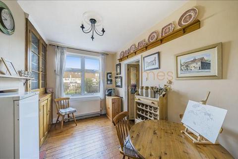 5 Sylvan Avenue, London, NW7 2JH