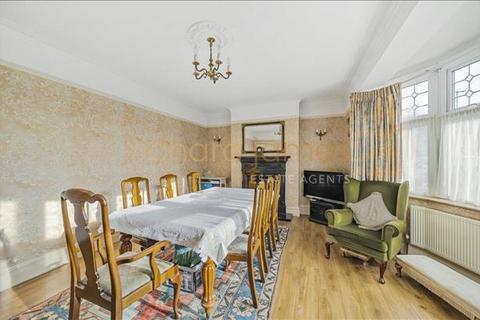 5 Sylvan Avenue, London, NW7 2JH
