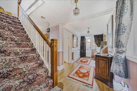 5 Sylvan Avenue, London, NW7 2JH