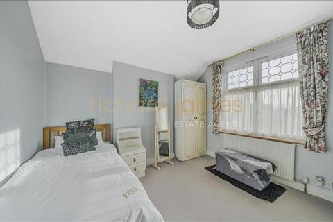 5 Sylvan Avenue, London, NW7 2JH
