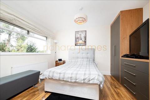 17 Norbury Grove, London, NW7 4LS