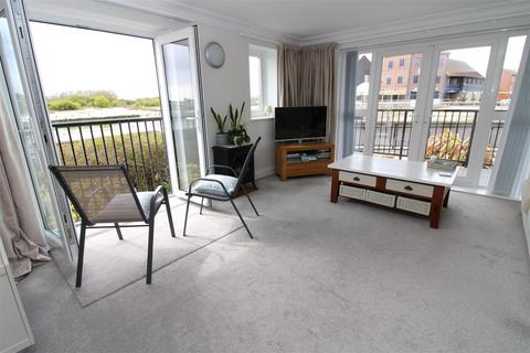 2 bedroom apartment for sale, Pier Road, Littlehampton