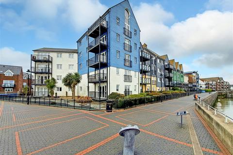 2 bedroom apartment for sale, Pier Road, Littlehampton