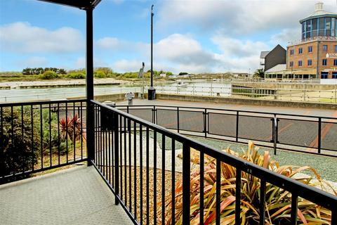 2 bedroom apartment for sale, Pier Road, Littlehampton