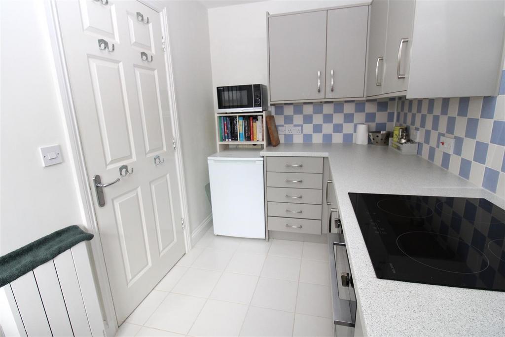 Kitchen 2.JPG
