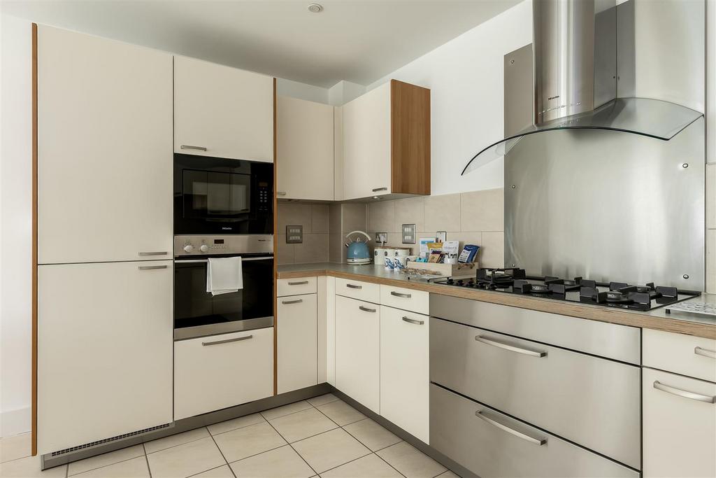 61 Dolphin Quays-ph10.jpg