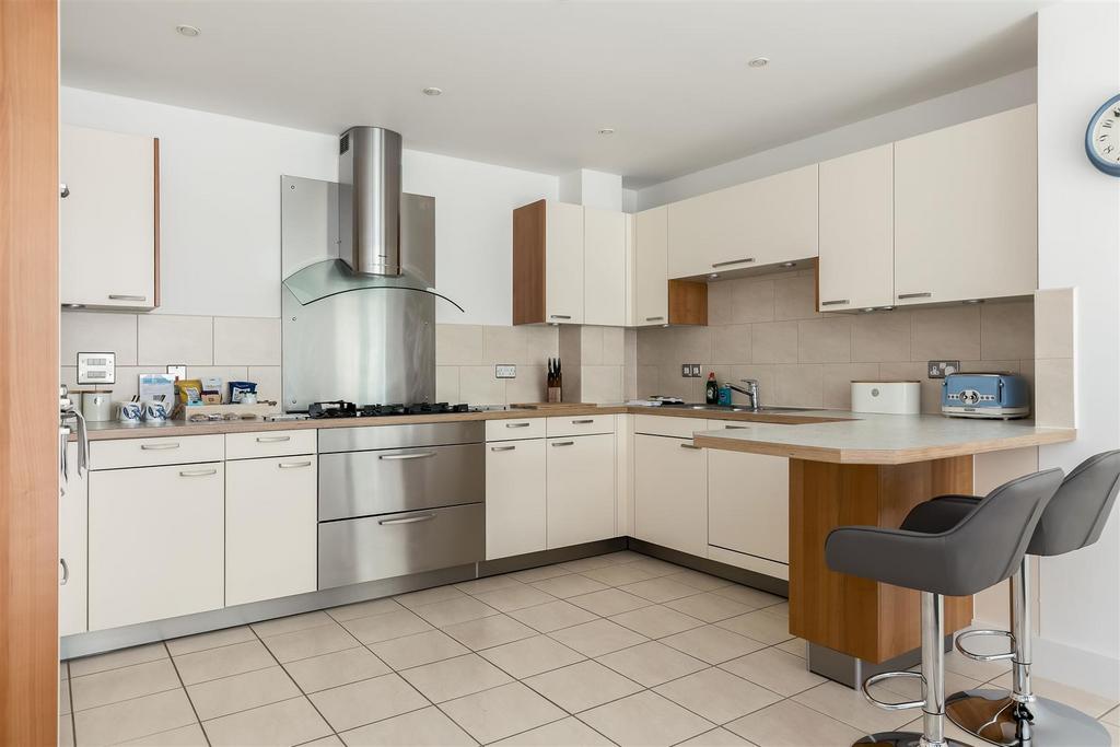 61 Dolphin Quays-ph11.jpg