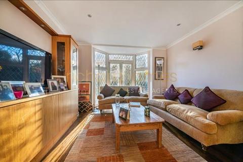 105 Wise Lane, London, NW7 2BD