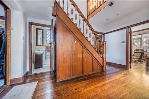 105 Wise Lane, London, NW7 2BD