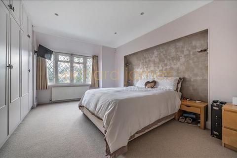 105 Wise Lane, London, NW7 2BD