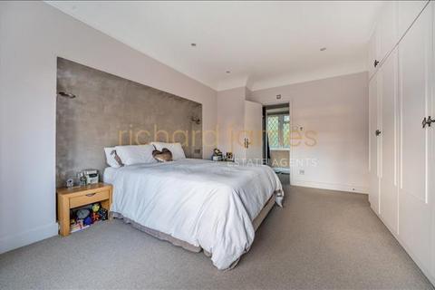 105 Wise Lane, London, NW7 2BD