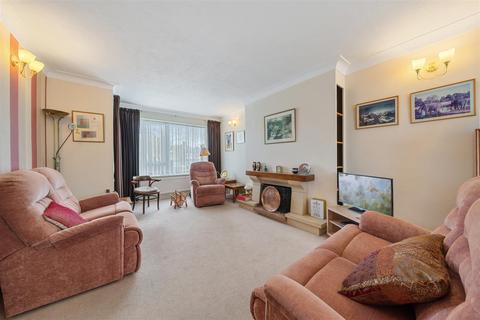 161 Chanctonbury Way, London, N12 7AE