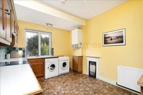 14a Sylvan Avenue, London, NW7 2JJ