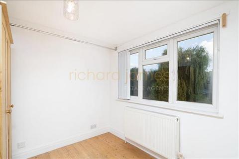 14a Sylvan Avenue, London, NW7 2JJ