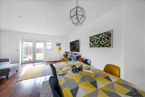 22 Inglis Way, London, NW7 1FJ