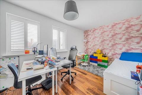 22 Inglis Way, London, NW7 1FJ