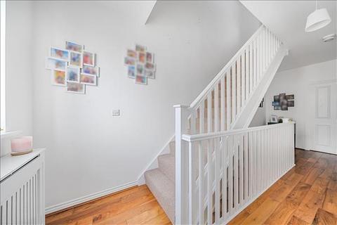 22 Inglis Way, London, NW7 1FJ
