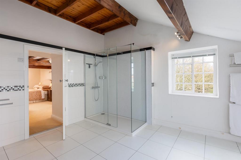 Bedroom 4 Suite