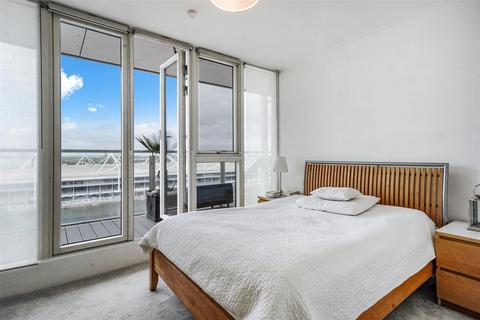 2 bedroom apartment to rent, Eastern Quay Apartments,  Royal Victoria Dock, E16