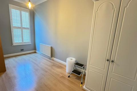 2 bedroom apartment to rent, Caledonian Road, London