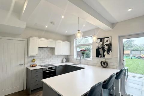 31 Manor Road, Streetly, Sutton Coldfield, B74 3NG