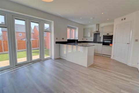 4 bedroom detached house to rent, Bailey Road, Shipston-On-Stour
