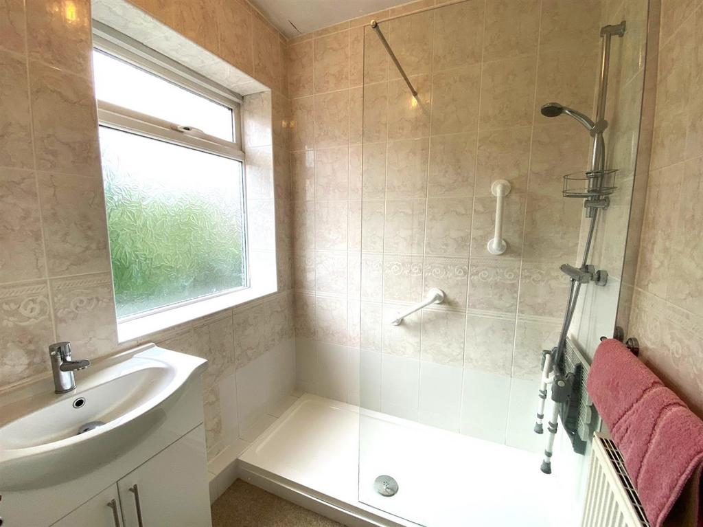 SHOWER ROOM.jpg