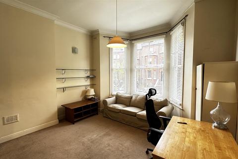 2 bedroom flat to rent, Goldhurst Terrace, South Hampstead NW6