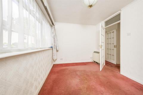 2 bedroom apartment for sale, Wellesley Road, Twickenham