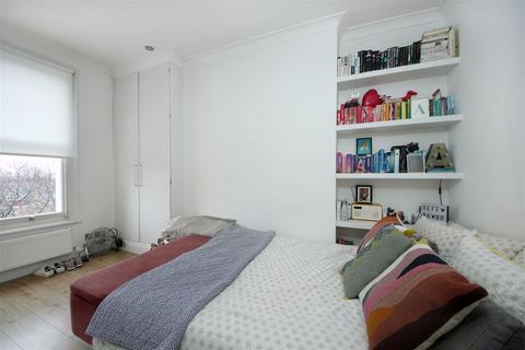 1 bedroom flat to rent, Burlington Gardens, W3