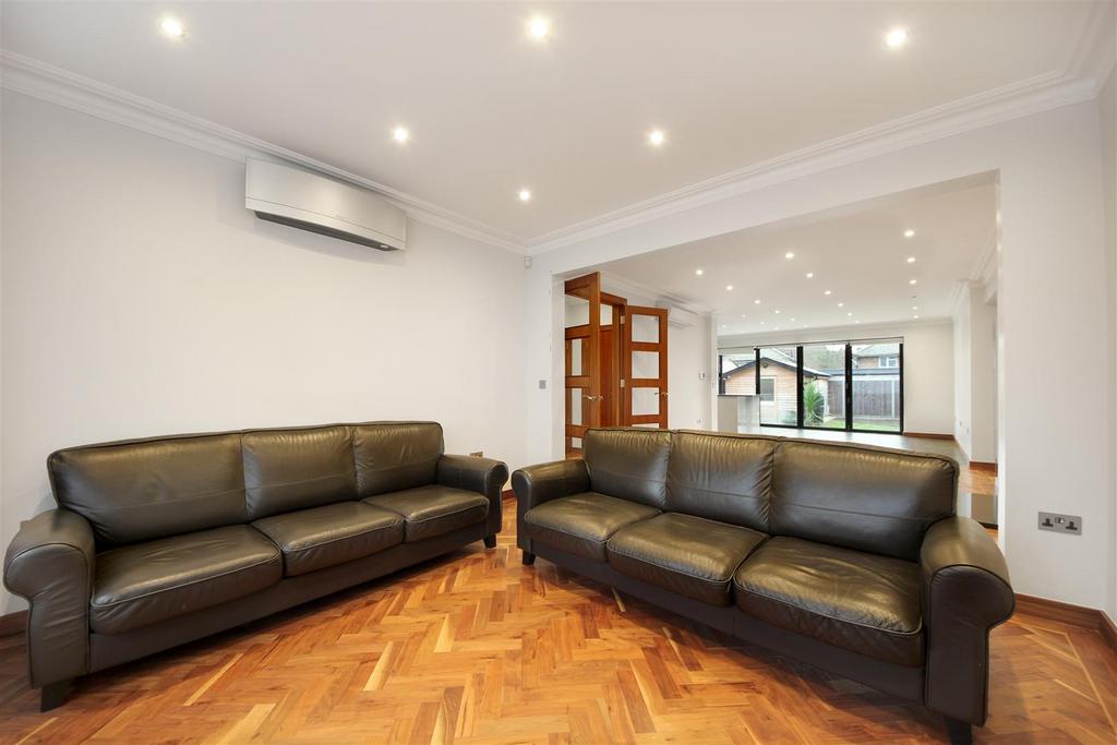 Gibbon Road, W3 5 bed semidetached house to rent £5,000 pcm (£1,154 pw)