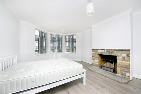 3 bedroom flat to rent, Cecil Road, W3