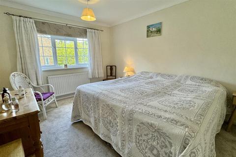 25 Chichester Close, Witley, Godalming, GU8 5PA