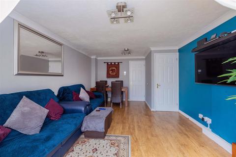 2 bedroom end of terrace house for sale, Two Mile Drive, Cippenham