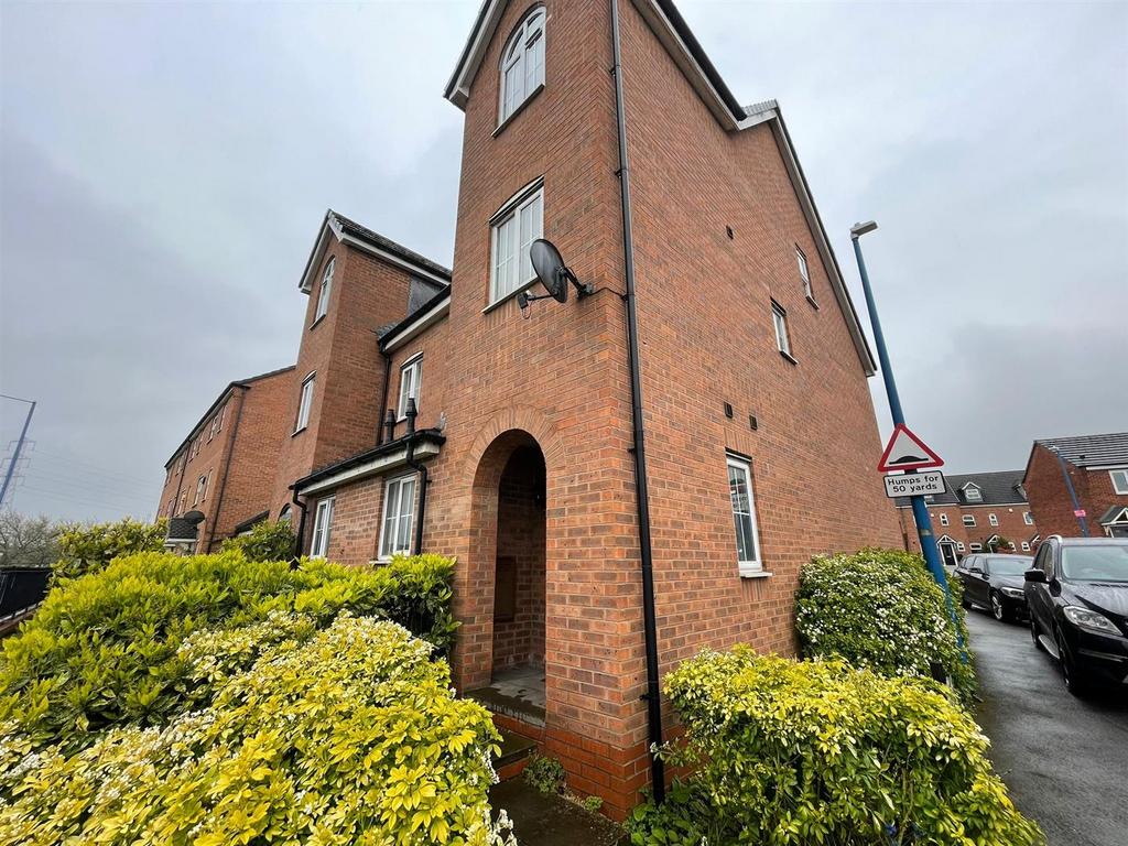 Jonah Drive, Tipton 3 bed terraced house £1,600 pcm (£369 pw)