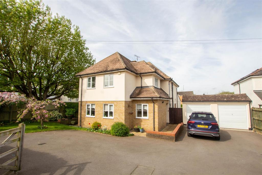 Debden Road, Saffron Walden CB11 4 bed detached house for sale £915,000